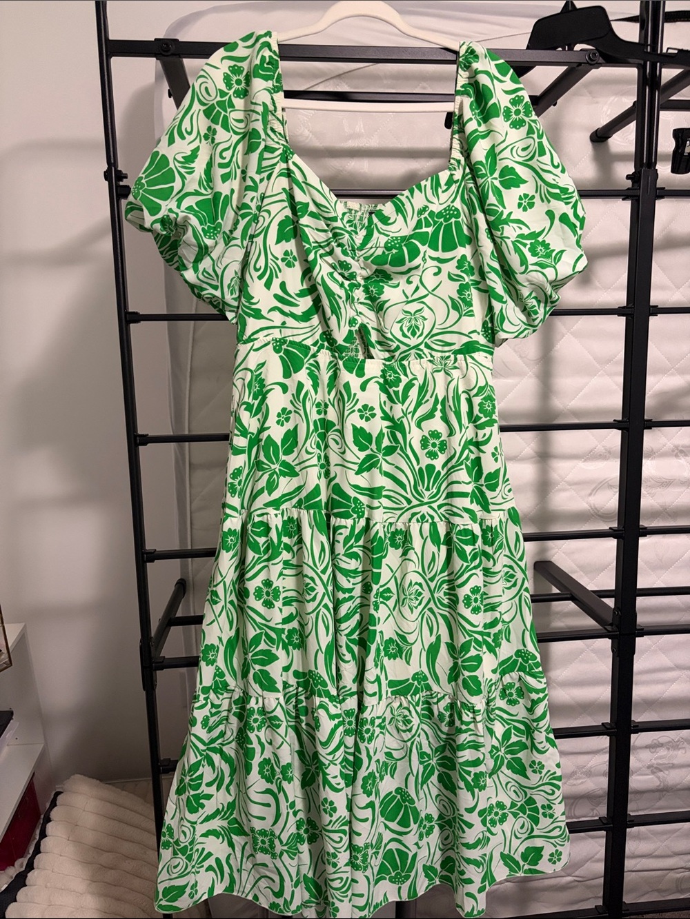Green Floral Puff-Sleeve Midi Dress with Sweetheart Neckline